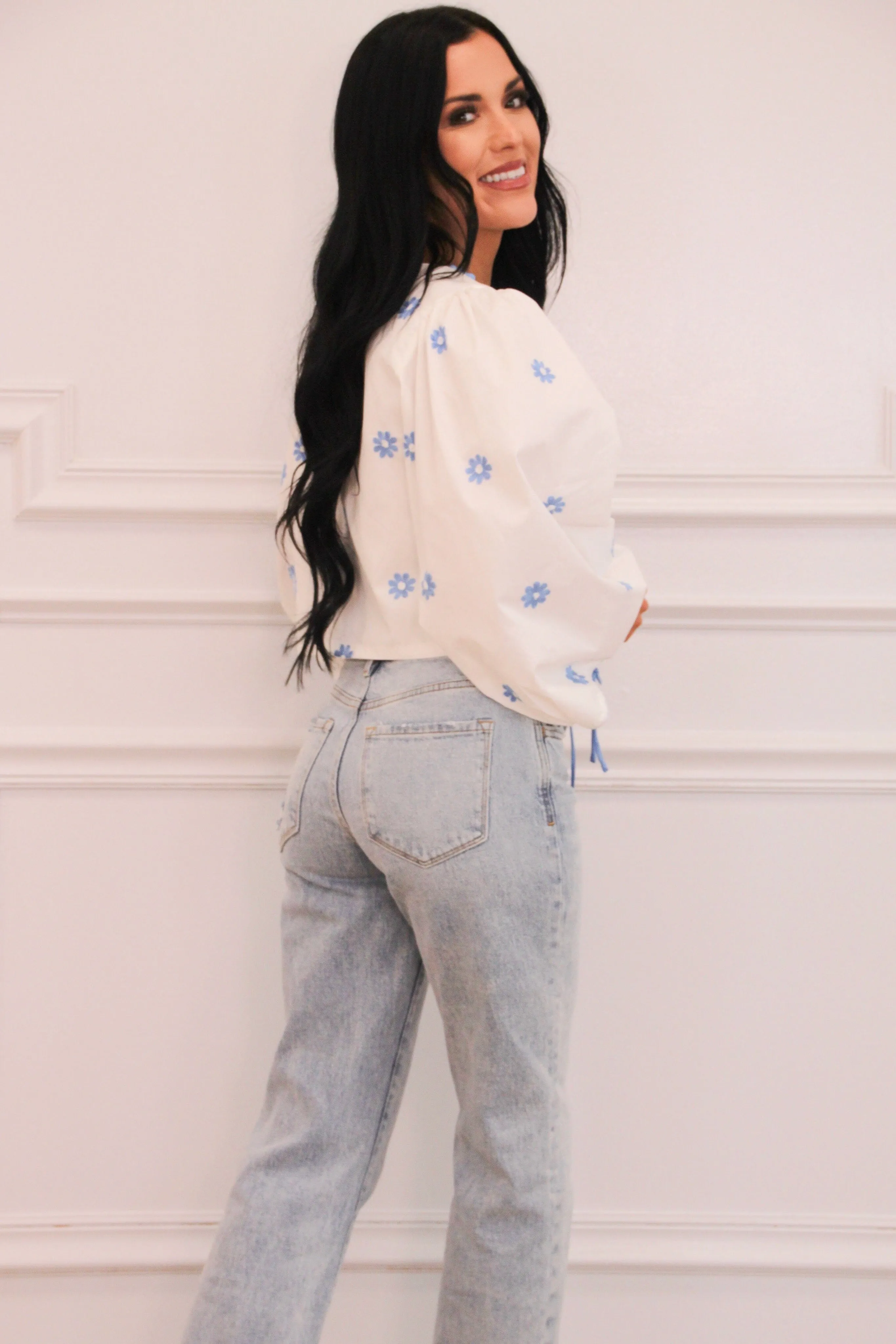 Daisy Do Embroidered Bow Top: White/Blue