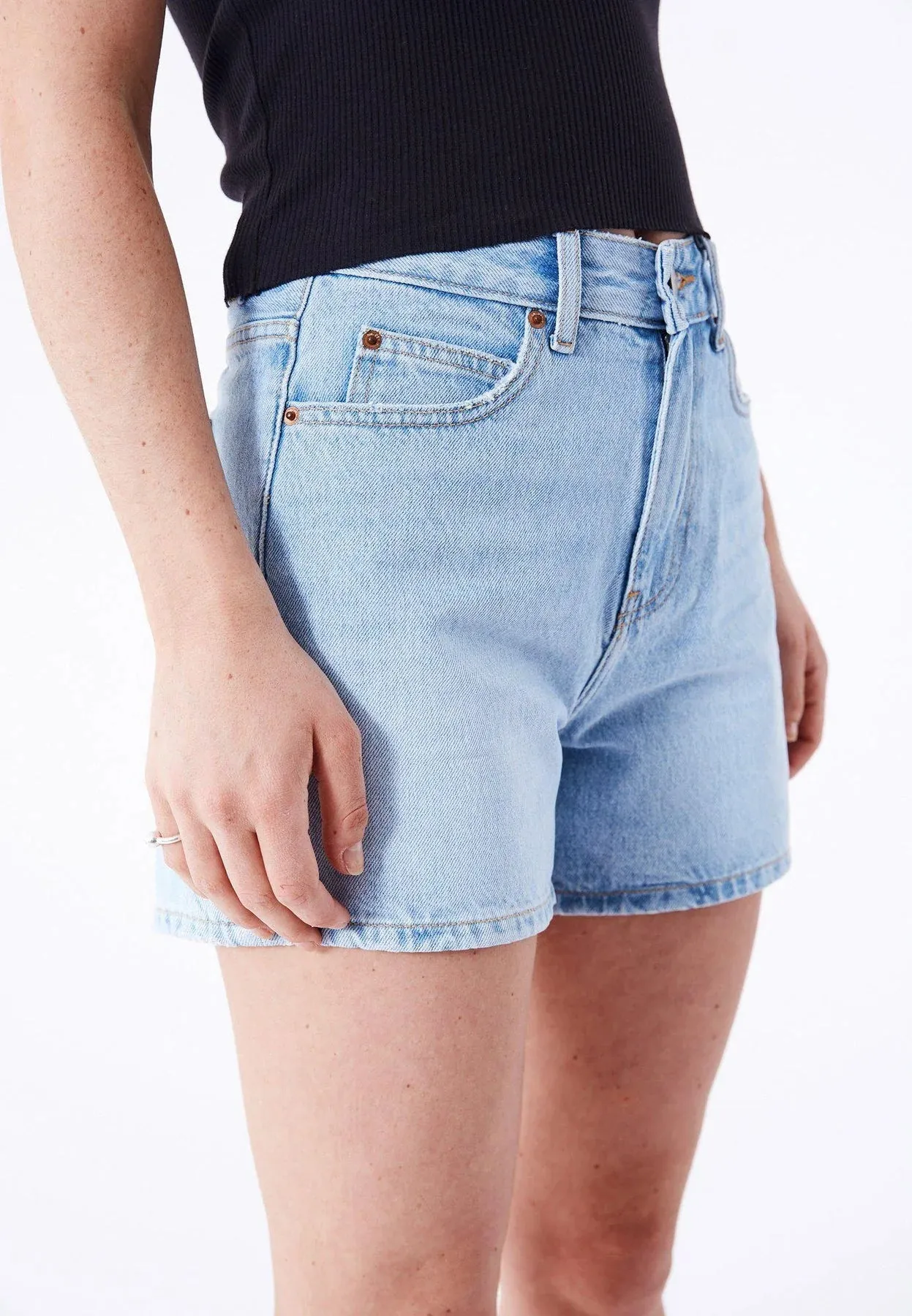 DR DENIM - NORA SHORTS - STREAM LIGHT USED - PÉ25