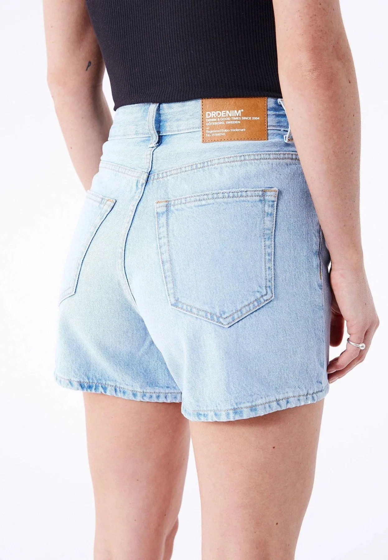 DR DENIM - NORA SHORTS - STREAM LIGHT USED - PÉ25