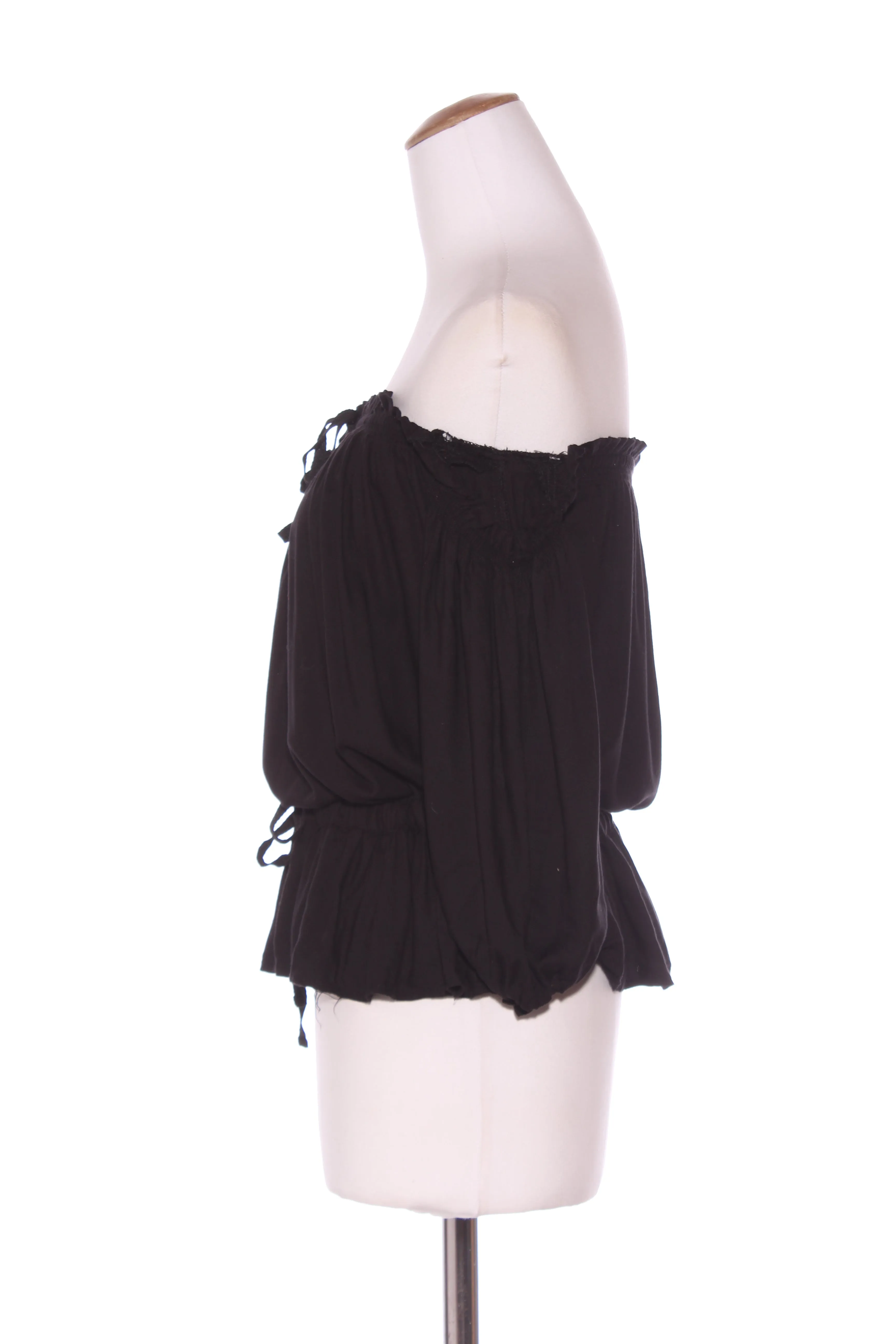 QUEEN THE LABEL - Off the shoulder top! 12